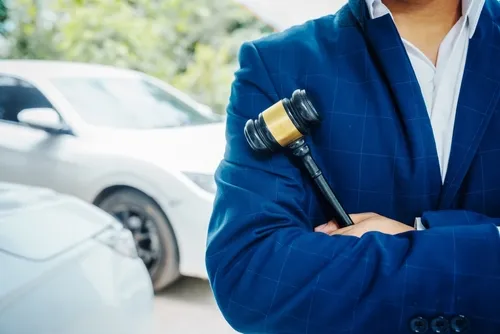 Acworth car accident lawyer, Acworth auto accident lawyer with judge gavel