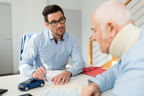 Injured man meeting personal injury lawyer in Acworth, personal injury attorney in Acworth
